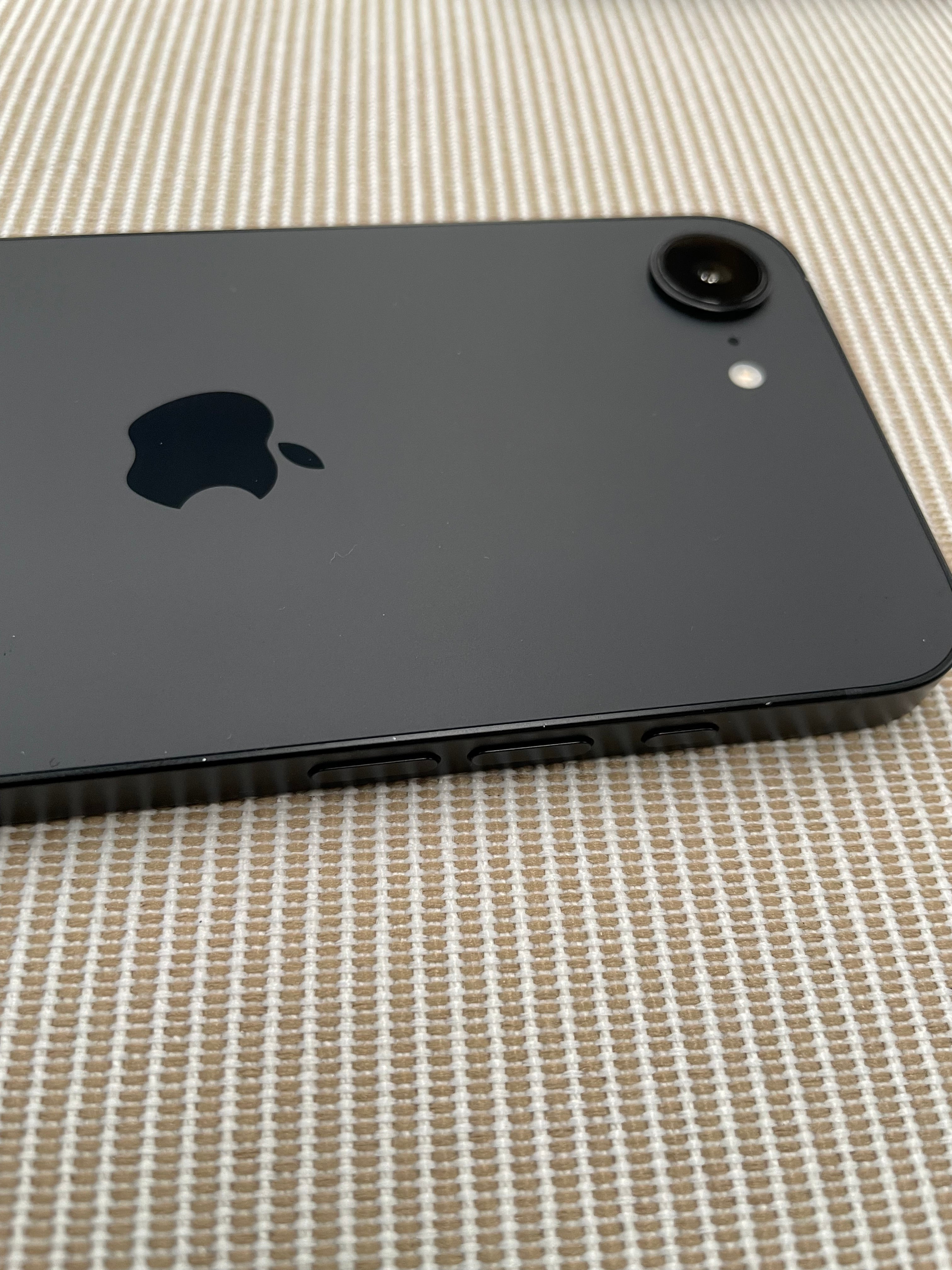 iPhone 16e – 128GB (Like-New Condition)