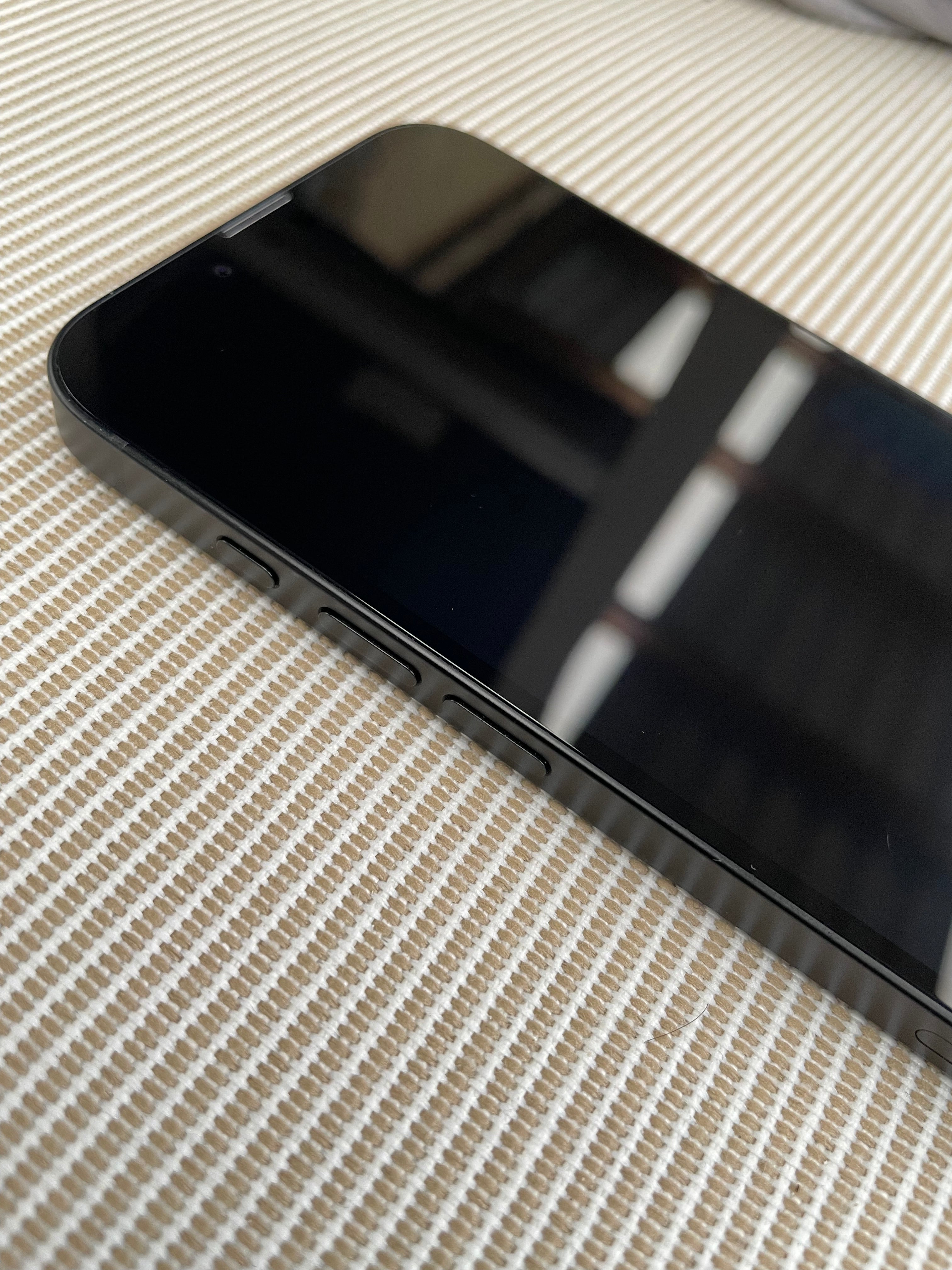iPhone 16e – 128GB (Like-New Condition)