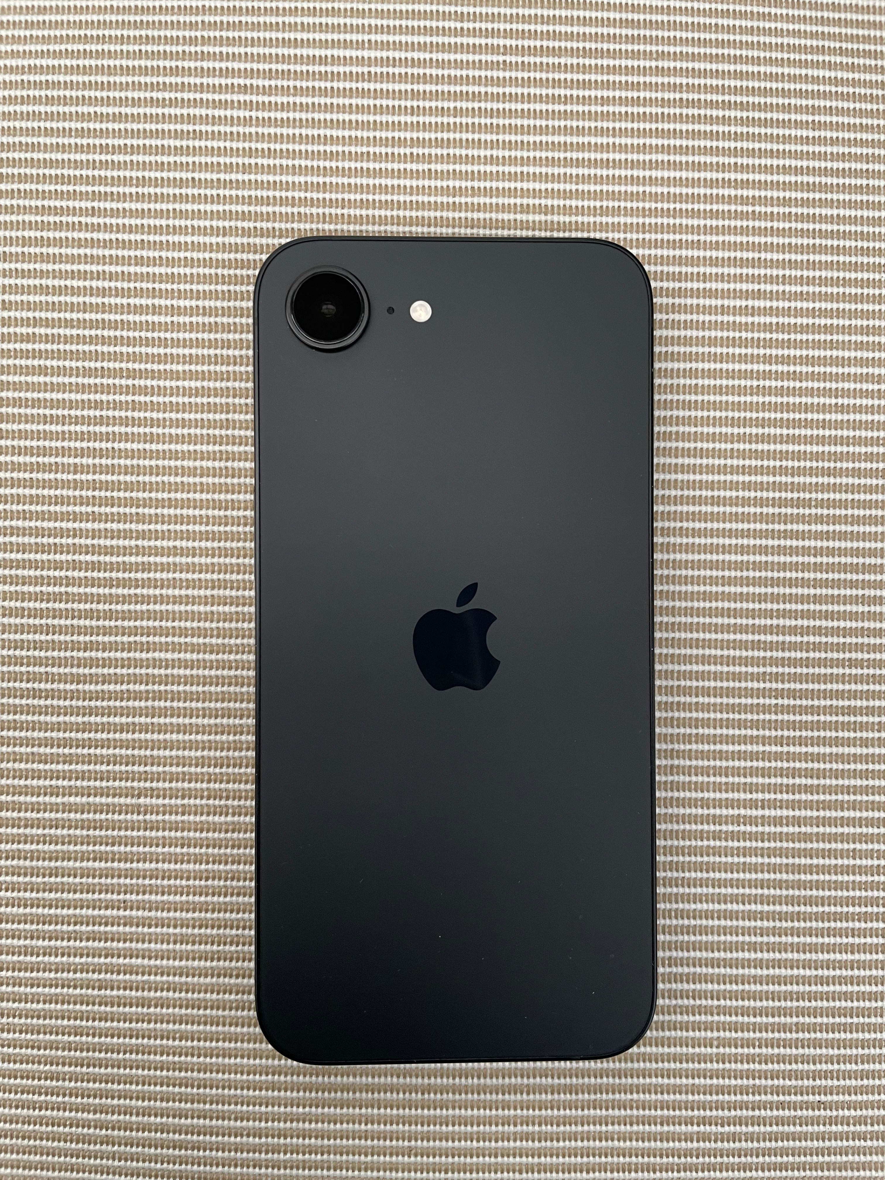 iPhone 16e – 128GB (Like-New Condition)